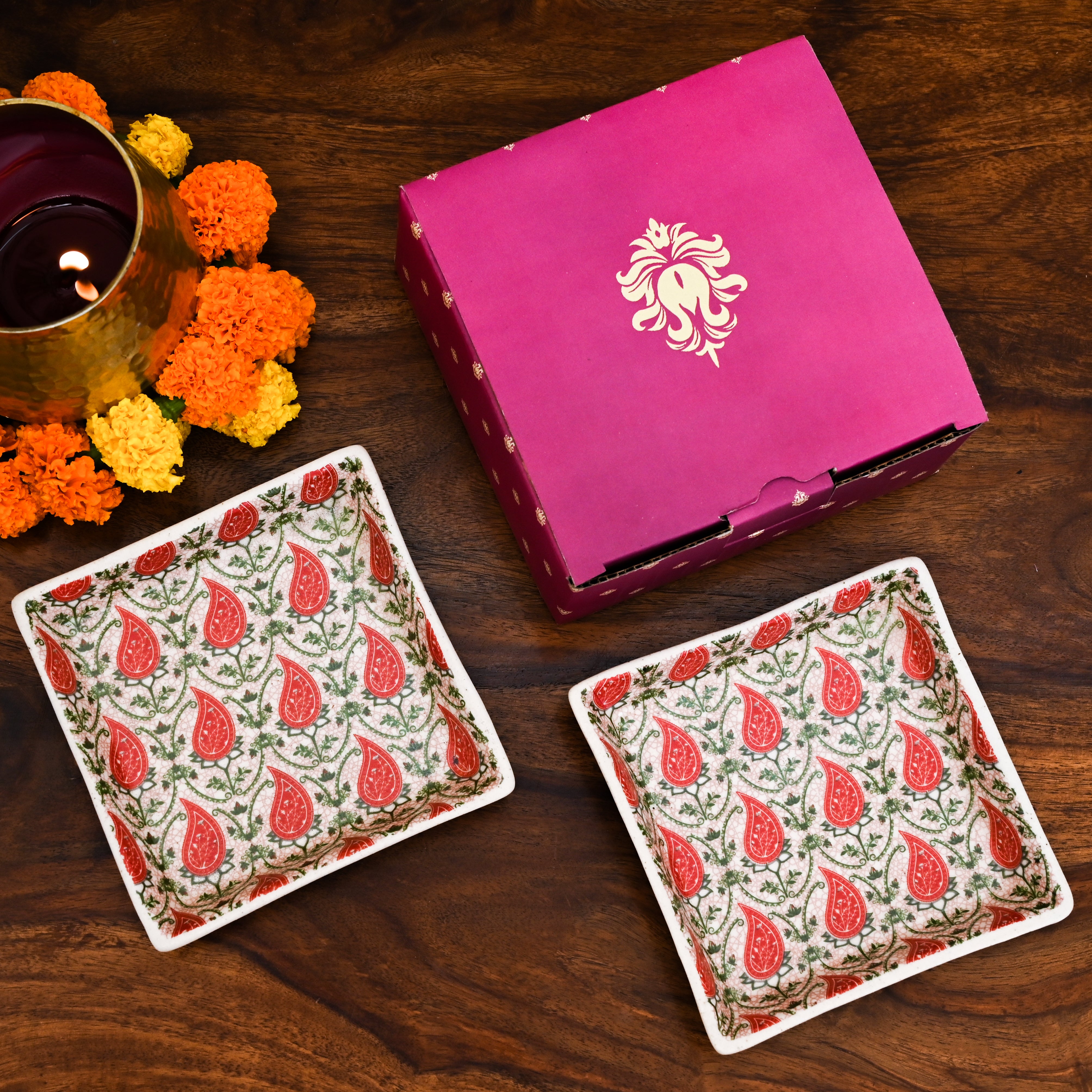 Amazon.com: Indian Karigar Matki Diya for Diwali Decoration Items for Home  Decor Navratri Diwali Gift Items Wax Diwali Diyas for Family and Friends  Corporate Deepak Deepam Set of 8 (Medium Tulsi Diya) :